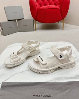 Balenciaga Buty, sandaly klapki, skora