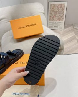 Louis Vuitton Buty, sandaly klapki, skora