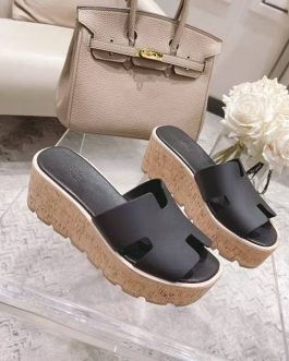 Hermes Buty, sandaly klapki, skora