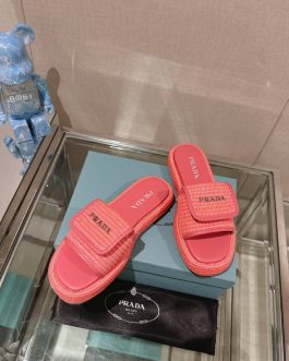 Prada Buty, sandaly klapki, skora