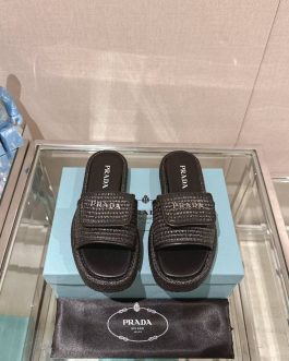 Prada Buty, sandaly klapki, skora