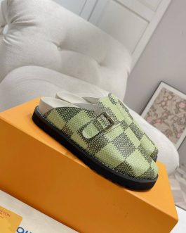 Louis Vuitton Buty, sandaly klapki, skora