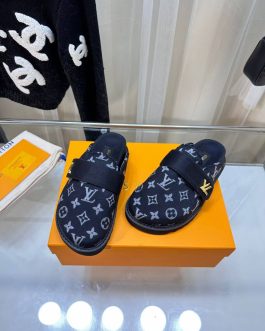 Louis Vuitton Buty, sandaly klapki, skora