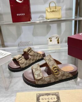 Gucci Buty, sandaly klapki, skora