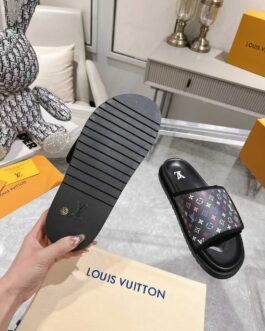 Louis Vuitton Buty, sandaly klapki, skora