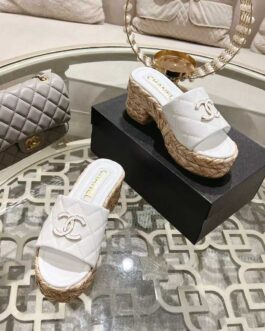 Chanel Buty, sandaly klapki, skora