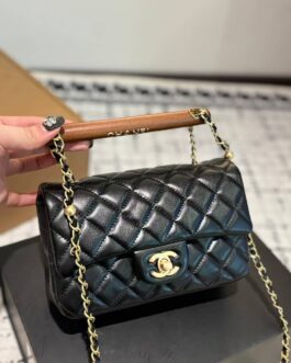 Dámská taška kabelky Chanel, skoro od řeky