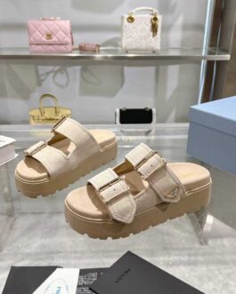 Prada Buty, Sandale flip -flops, Scor