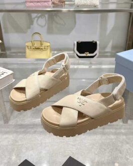 Prada Buty, sandaly klapki, skora