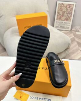 Louis Vuitton Buty, sandaly klapki, skora