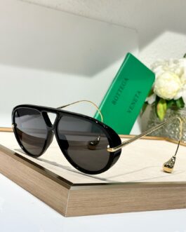 Okulary słoneczne Bottega Veneta od reki