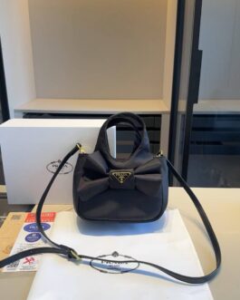 Сумочка Prada женская сумка, кожа