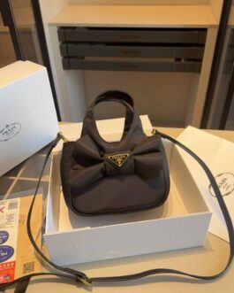 Сумочка Prada женская сумка, кожа