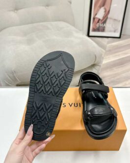 Louis Vuitton Buty, sandaly klapki, skora