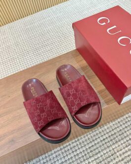 Gucci Buty, sandály převracejí, skóre
