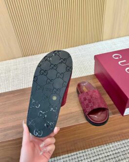 Gucci Buty, sandály převracejí, skóre