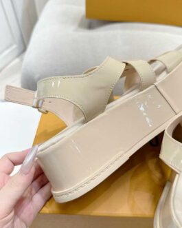Louis Vuitton Buty, sandaly klapki, skora