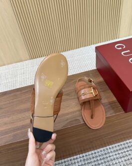 Gucci Buty, sandaly klapki, skora