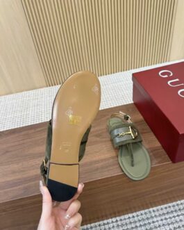 Gucci Buty, sandály převracejí, skóre