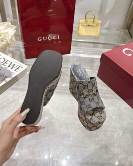 Gucci Buty, sandaly klapki, skora