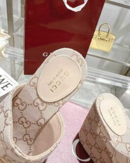 Gucci Buty, sandaly klapki, skora