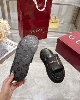 Gucci Buty, sandaly klapki, skora