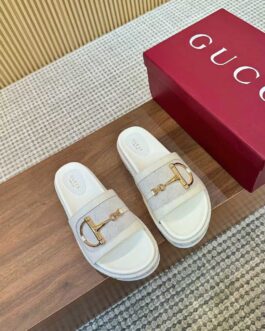 Gucci Buty, sandály převracejí, skóre