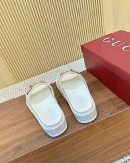 Gucci Buty, sandály převracejí, skóre