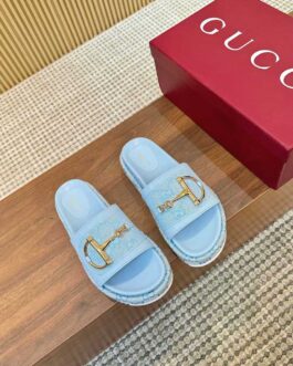 Gucci Buty, sandály převracejí, skóre