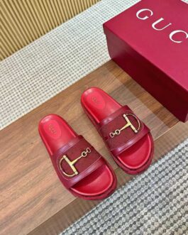 Gucci Buty, sandaly klapki, skora