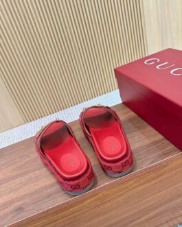 Gucci Buty, sandaly klapki, skora