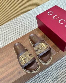 Gucci Buty, sandály převracejí, skóre
