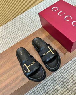 Gucci Buty, sandaly klapki, skora