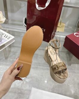 Gucci Buty, sandaly klapki, skora