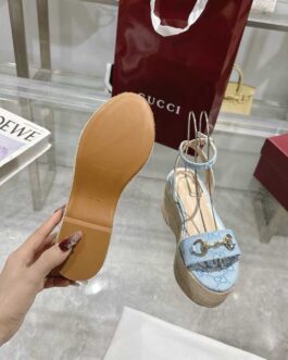 Gucci Buty, sandály převracejí, skóre