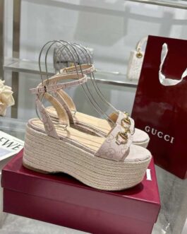 Gucci Buty, sandály převracejí, skóre