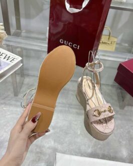 Gucci Buty, sandály převracejí, skóre