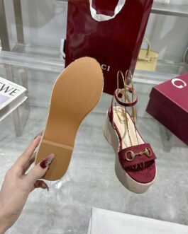 Gucci Buty, sandály převracejí, skóre