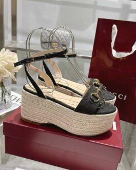 Gucci Buty, sandály převracejí, skóre