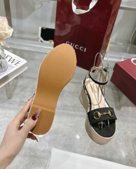 Gucci Buty, sandály převracejí, skóre