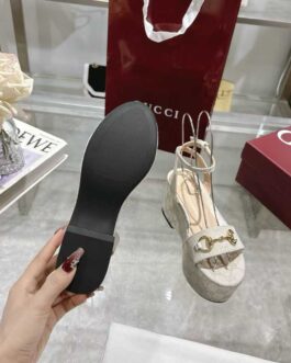 Gucci Buty, sandaly klapki, skora
