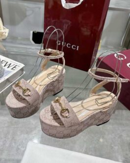 Gucci Buty, sandály převracejí, skóre
