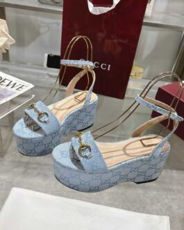 Gucci Buty, sandály převracejí, skóre