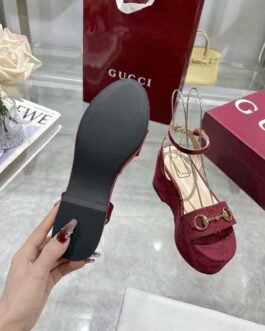 Gucci Buty, sandaly klapki, skora