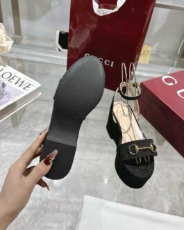 Gucci Buty, sandály převracejí, skóre