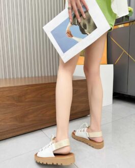 Celine Buty, sandály převracejí, skóre