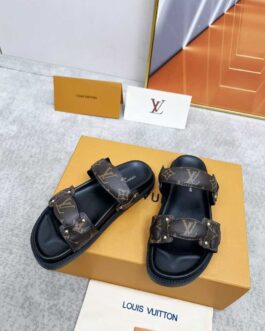 Louis Vuitton Buty, sandaly klapki, skora