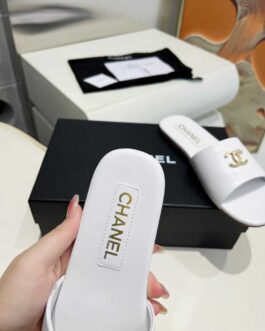 Chanel Buty, sandaly klapki, skora