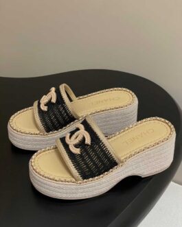 Chanel Buty, sandaly klapki, skora