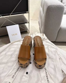 Dior Buty, sandaly klapki, skora